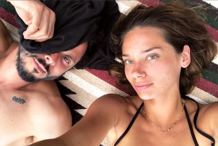 Michelle and her boyfriend together in a beach.